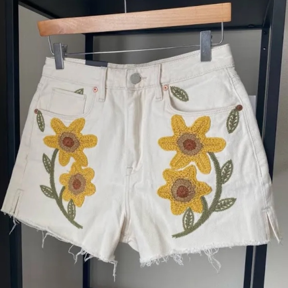 Blank NYC Women's Embroidered High Rise Denim Shorts - Picture 4 of 7